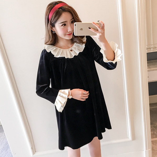 Стилна рокля за бременни жени в черен цвят с панделка