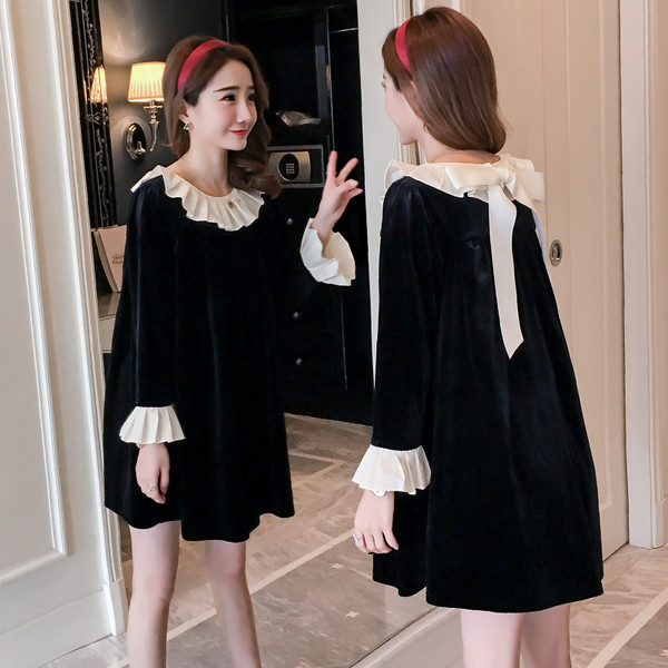 Стилна рокля за бременни жени в черен цвят с панделка