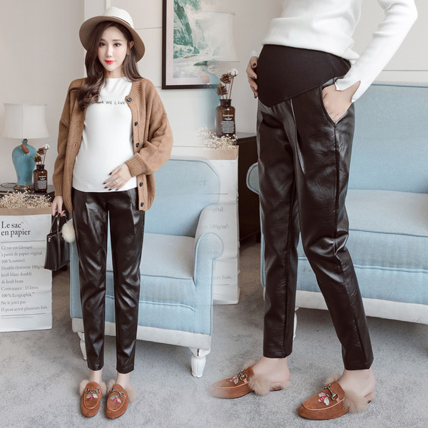 Панталон за бременни жени от еко кожа в черен цвят