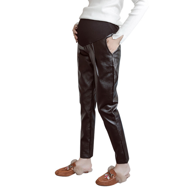 Панталон за бременни жени от еко кожа в черен цвят