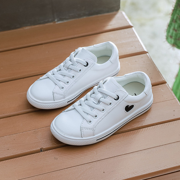 Модерни детски маратонки за момичета в бяло 