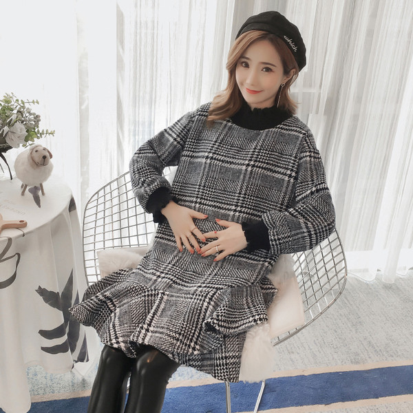 Карирана рокля за бременни жени с дълъг ръкав 