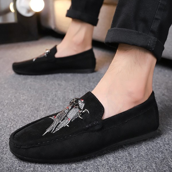 Стилни мъжки мокасини от велур с метален елемент в няколко цвята 