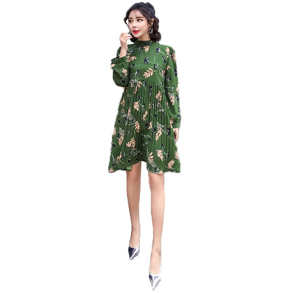 Плисирана рокля за бременни жени с флорални мотиви в зелен цвят