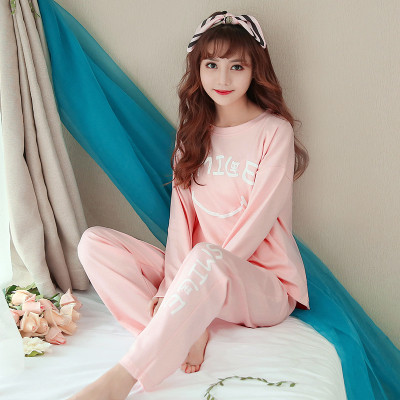 Pijamale de dama in culori deschise cu imprimeu - mai multe modele