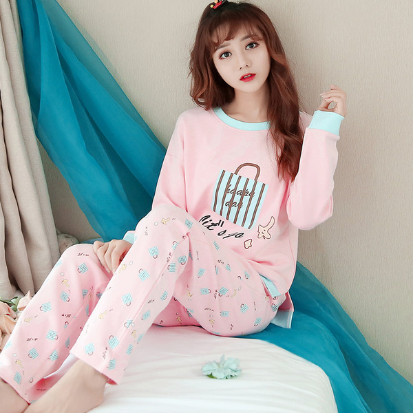 Pijamale de dama in culori deschise cu imprimeu - mai multe modele