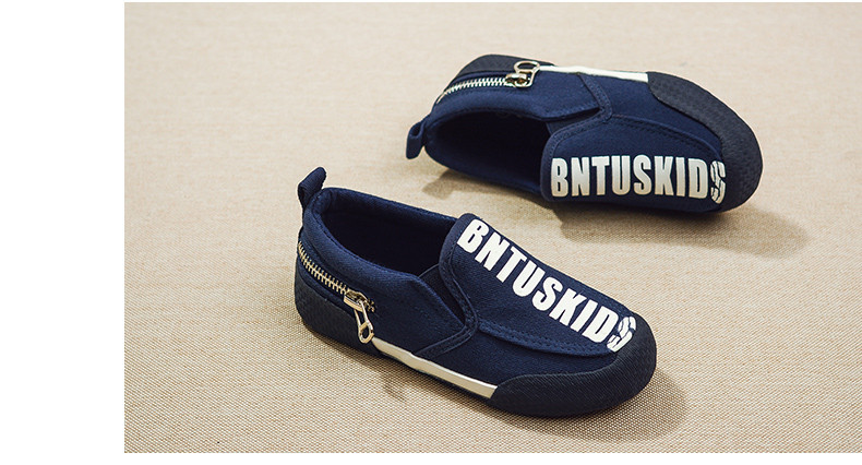 Детски обувки за момчета в два цвята - черен и син