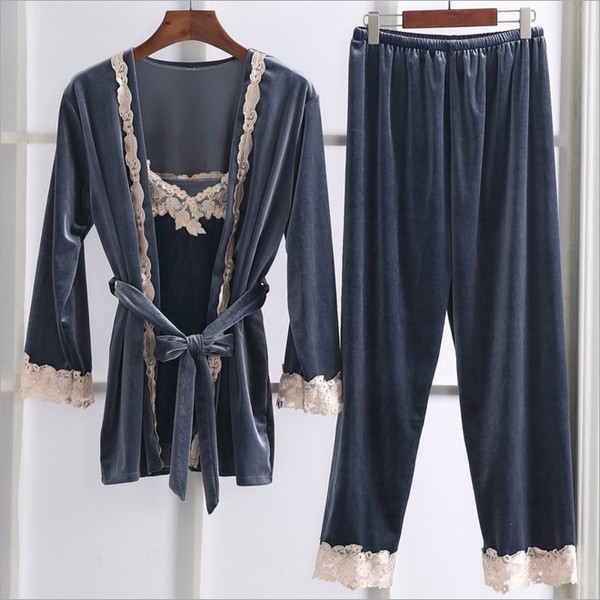 Pijamale de dama in trei parti in mai multe culori cu element de dantela