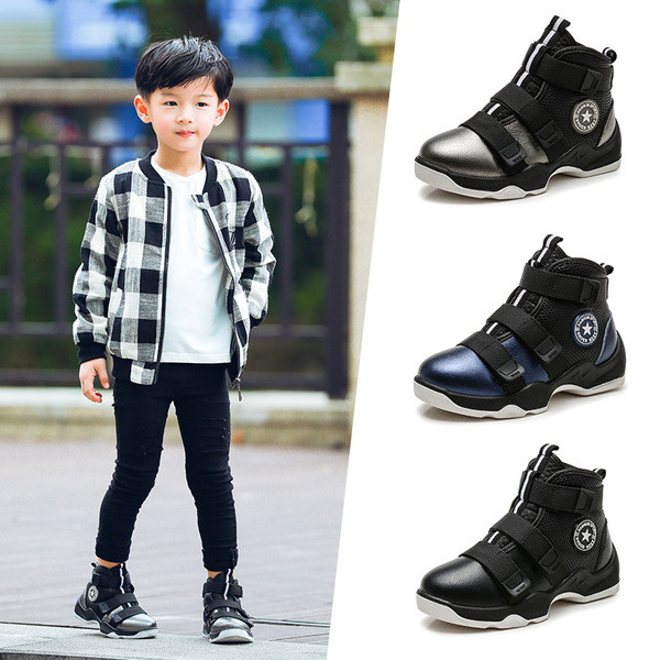 Спортни детски боти за момче с лепенки в три цвята