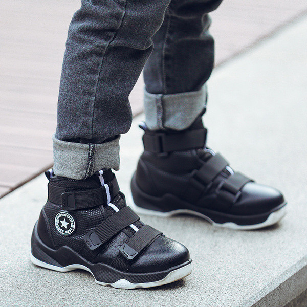 Спортни детски боти за момче с лепенки в три цвята