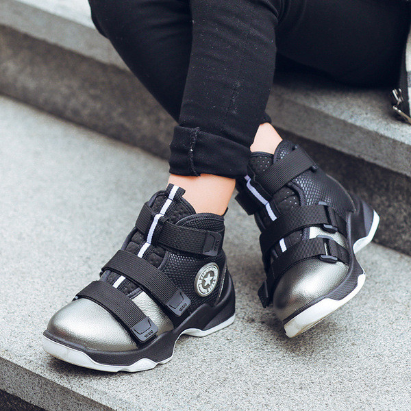 Спортни детски боти за момче с лепенки в три цвята