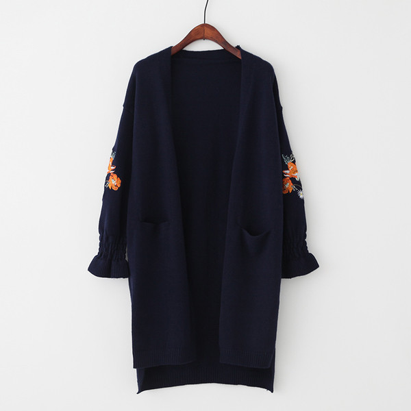 Vesta de dama moderna model asimetric cu broderie colorata pe maneci