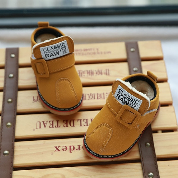 Зимни детски обувки за момче от еко кожа в три цвята