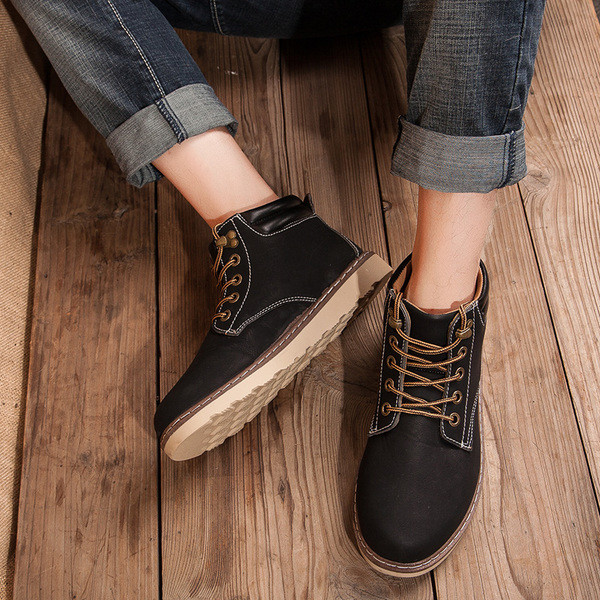 Cizme pentru bărbați în trei culori potrivite pentru utilizarea de zi cu zi