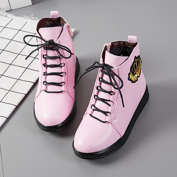 Cizme sport pentru copii cu aplicare in trei culori