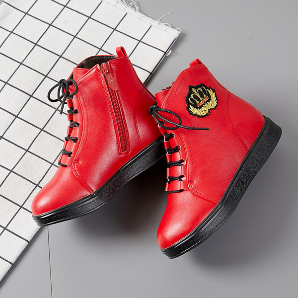 Cizme sport pentru copii cu aplicare in trei culori