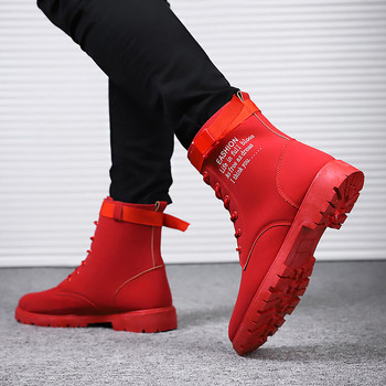 Ανδρικές μπότες σε λευκό και κόκκινο χρώμα, κατάλληλες για τη καθημερινή ζωή