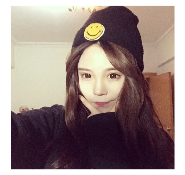 Palarie casual dama cu emblema in gri si negru