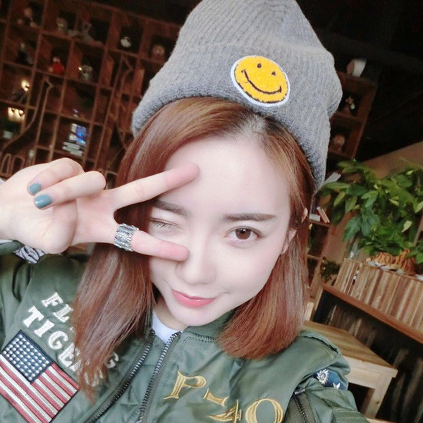 Palarie casual dama cu emblema in gri si negru