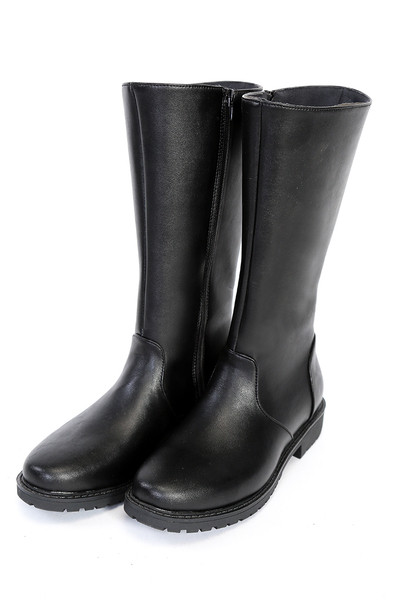 Cizme din piele de culoare neagra din piele ecologica potrivite pentru barbati si femei