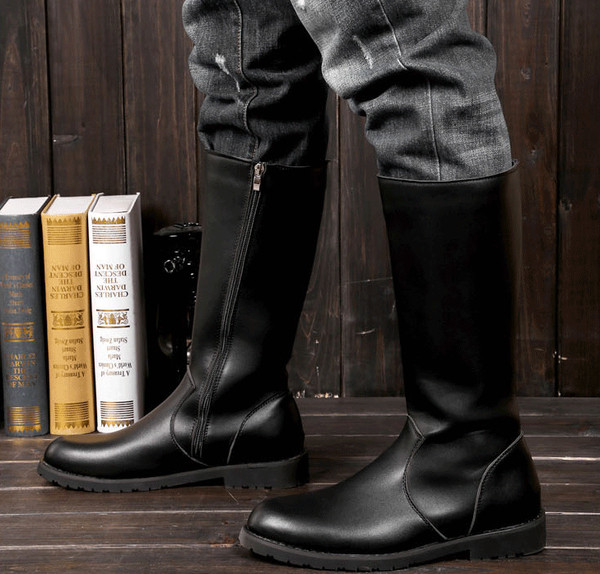 Cizme din piele de culoare neagra din piele ecologica potrivite pentru barbati si femei