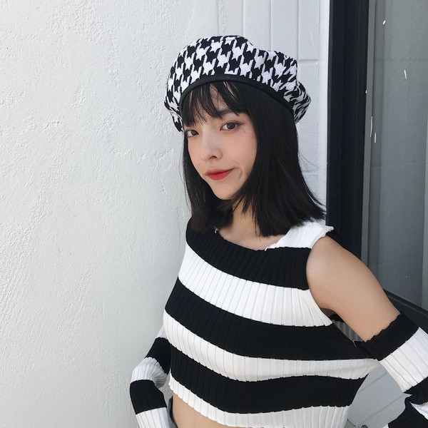 Palarie eleganta de dama in carouri