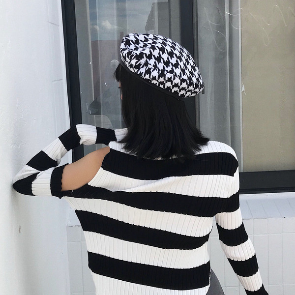 Palarie eleganta de dama in carouri