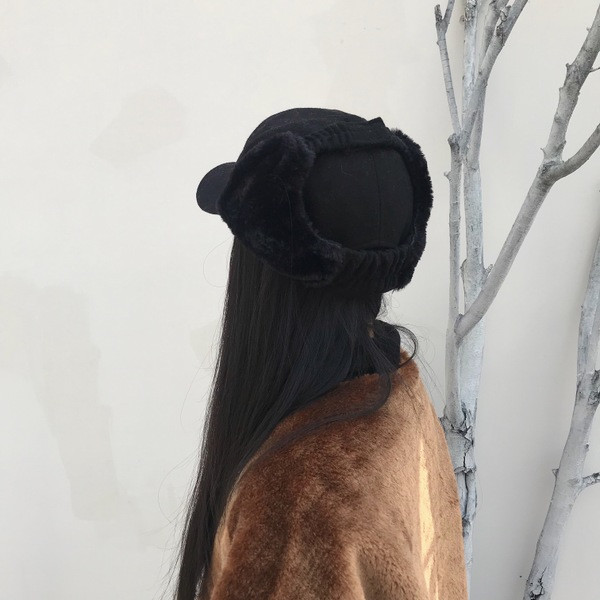 Зимна шапка с козирка в няколко цвята подходяща за мъже и жени