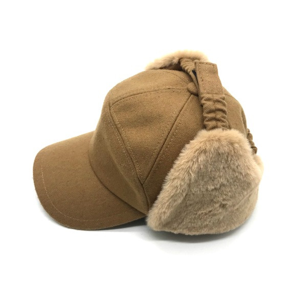 Зимна шапка с козирка в няколко цвята подходяща за мъже и жени