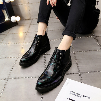 Μοντέρνες  ανδρικές  μπότες λουστρίν σε μαύρο χρώμα