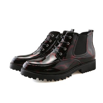 Μοντέρνες  ανδρικές  μπότες λουστρίν σε μαύρο χρώμα