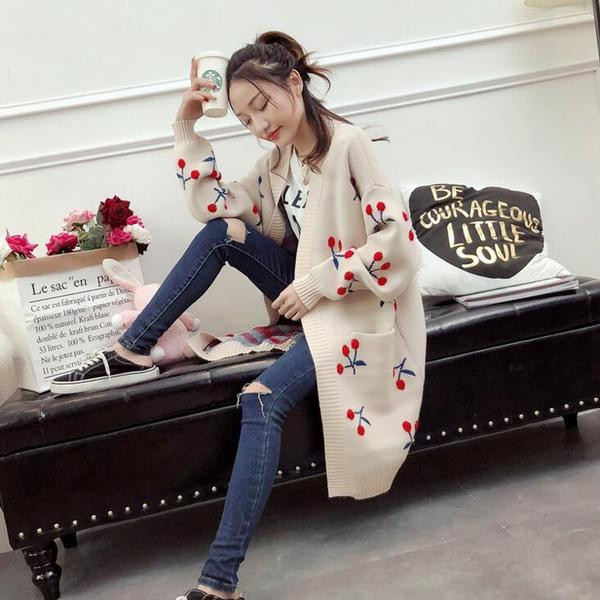 Актуална дамска плътна  жилетка с цветна бродерия в няколко цвята 