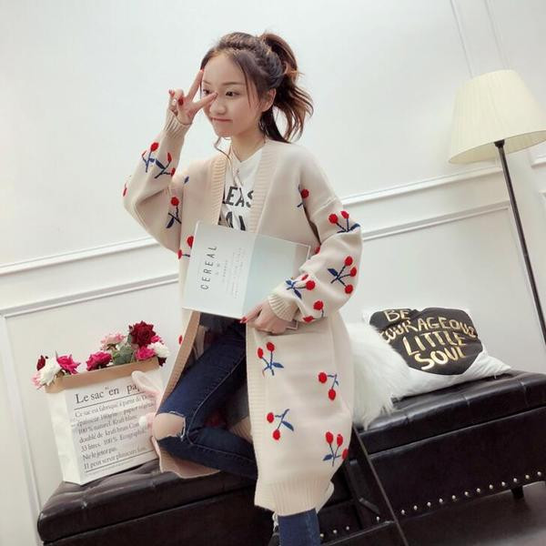 Актуална дамска плътна  жилетка с цветна бродерия в няколко цвята 