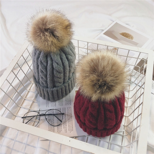 Palarie de iarna dama cu puf in mai multe culori