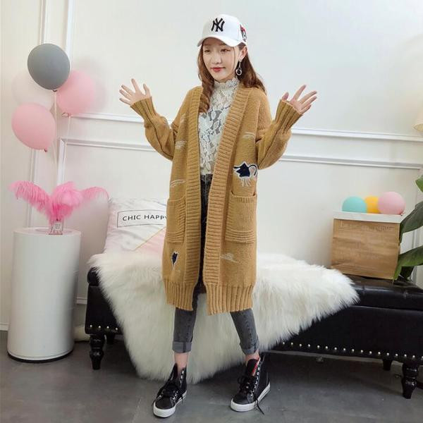 Модерна дамска плътна  жилетка с цветна бродерия в няколко цвята 