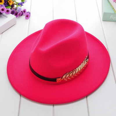 Дамска шапка с метална декорация в няколко цвята