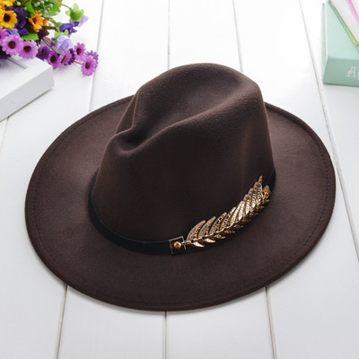 Дамска шапка с метална декорация в няколко цвята