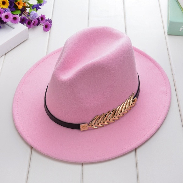 Дамска шапка с метална декорация в няколко цвята