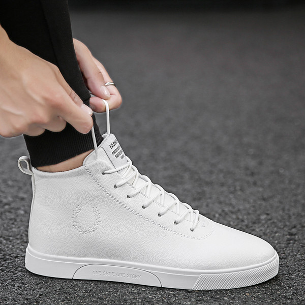 Мъжки боти в три цвята подходящи за ежедневието от еко кожа