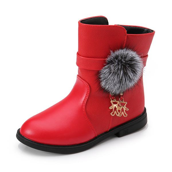 Модерни детски ботуши с пух и висулка в три цвята за момичета