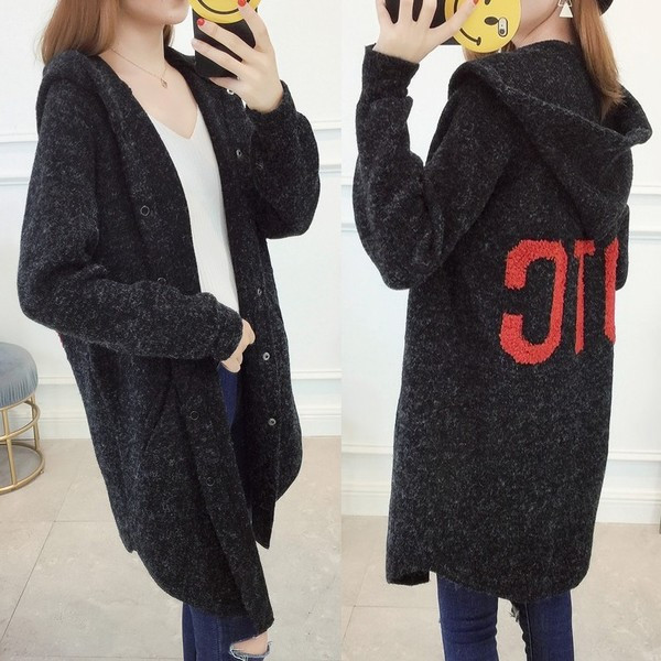 Плътна дамска жилетка с качулка и цветна бродерия в тъмен цвят 