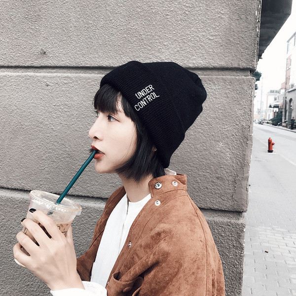 Palarie casual cu inscriptie in mai multe culori potrivita pentru barbati si femei