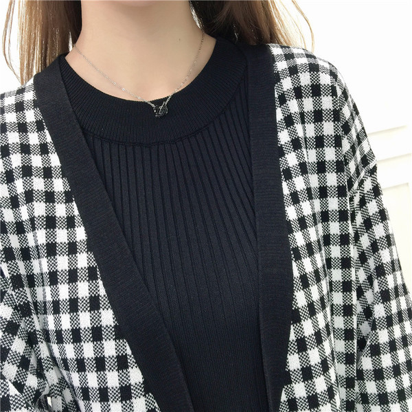 Cardigan în carouri de damă elegant model lung