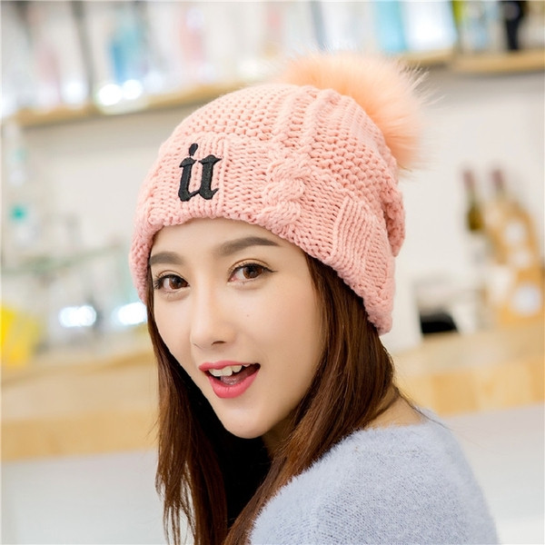 Зимна дамска шапка с пух и бродерия в няколко цвята