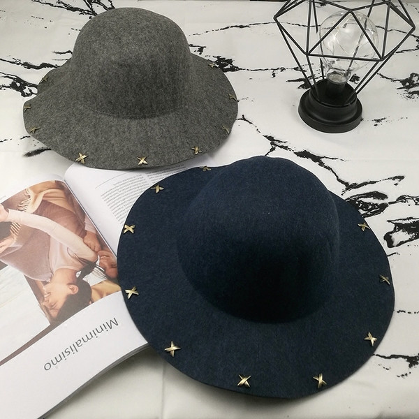 Дамска стилна шапка с метални елементи в няколко цвята