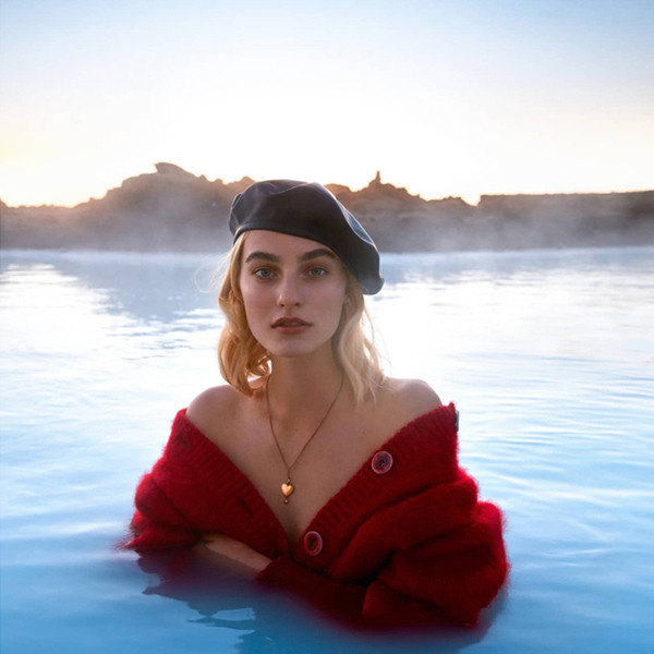 Palarie de dama din piele ecologica de culoare neagra