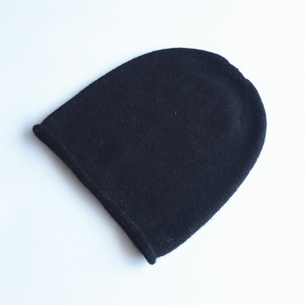 Ежедневна зимна шапка в няколко цвята подходяща за мъже и жени