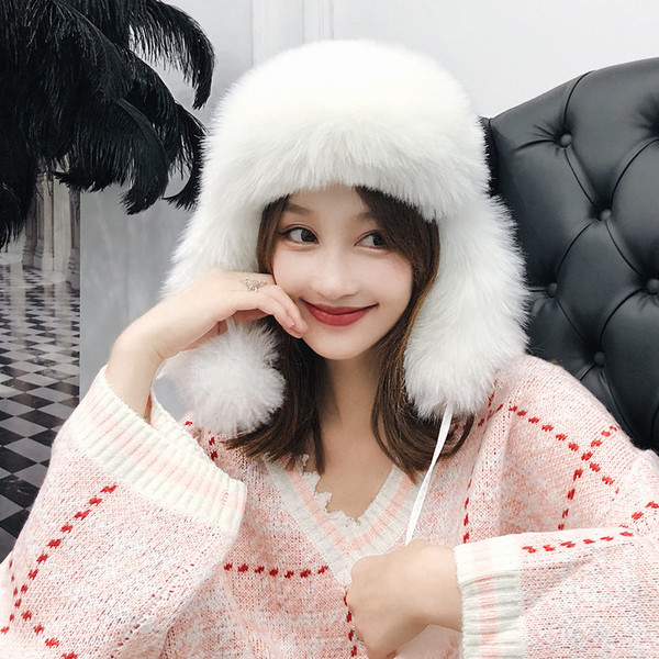 Palarie moderna de dama cu puf in trei culori