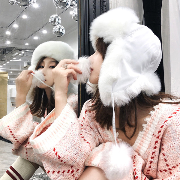 Palarie moderna de dama cu puf in trei culori