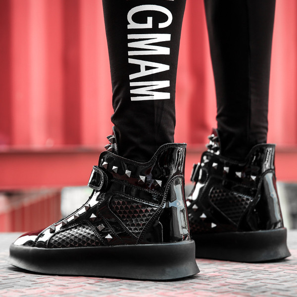 Cizme barbatesti in doua culori cu ochiuri